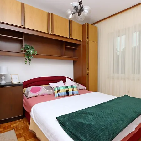 Apartment With A Parking Space Pinezici, Krk - 18967 Vrh (Krk)