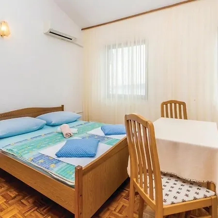 Apartments With Parking Space Pinezici, Krk - 18967 Apartman *