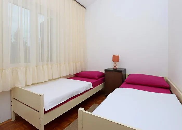 Apartman Apartments With Parking Space Pinezici, Krk - 18967