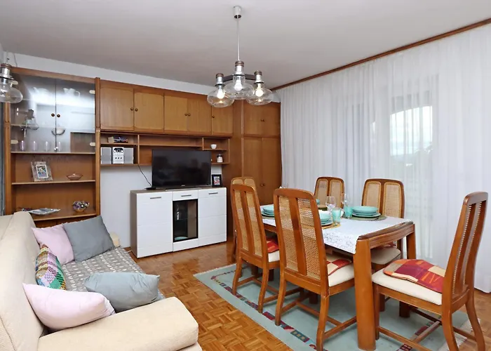 Apartments With Parking Space Pinezici, Krk - 18967 Apartman *