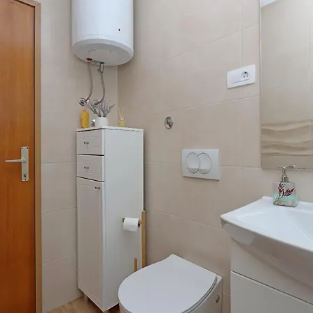Apartmán With Parking Space Pinezici, Krk - 18967 Vrh (Krk)