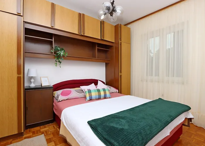 Apartmán With Parking Space Pinezici, Krk - 18967 Vrh (Krk)